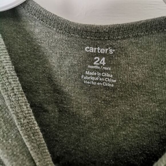 5/$10 Carter's long sleeve onesie size 24 m - Picture 3 of 4